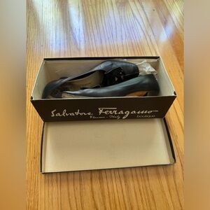 salvatore ferragamo robial boutique shoes with box
Size: 8 1/2